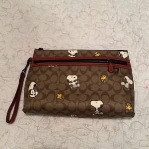 Peanuts x Coach large Carryall Clutch